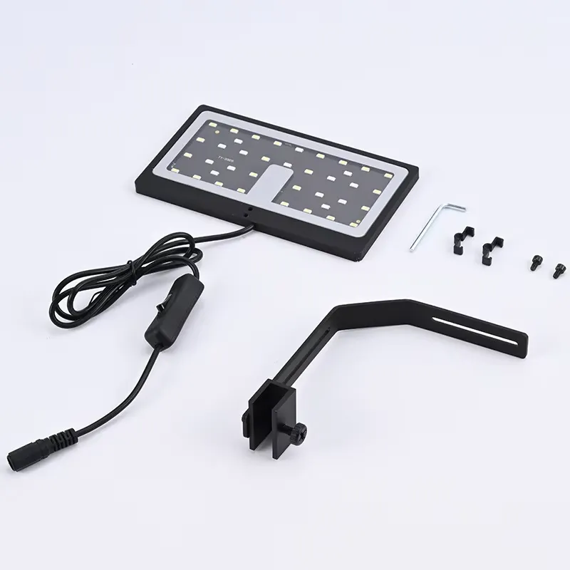 小型水槽用LEDライト 12W アルミ合金製 防水 フルスペ - Planted Aquarium Hours のレビューと価格